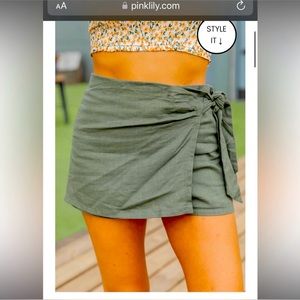 Pink lily size medium Skort. Sexy and simple all in one 👌